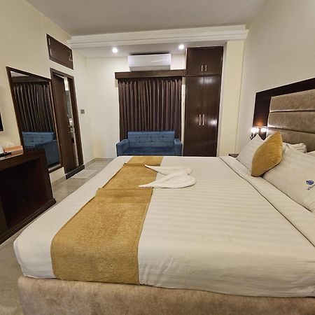 White Park Hotel & Suites Chittagong Bagian luar foto