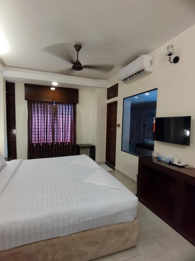 White Park Hotel & Suites Chittagong Bagian luar foto